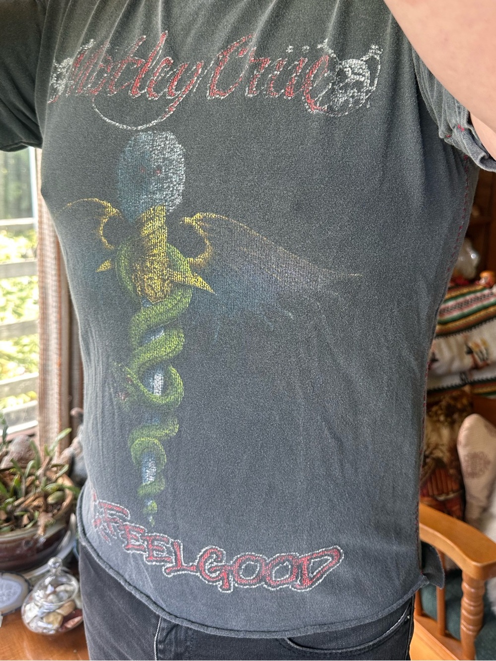 MyDyer.Com • Motley Crue Vintage 2000s Dr Feel Good Band Tee